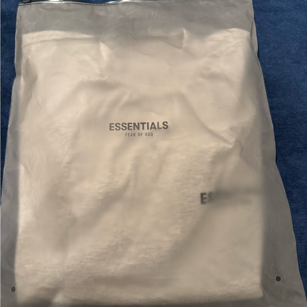 Essentials fear of god grey medium men’s tee